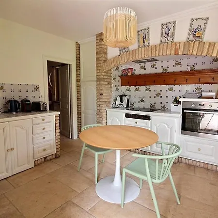 Annonce Professionnelle. Jolie Maison De 4 Avec Jardin A Proximite De La Plage, Pour 8 Personnes. Wifi Villa