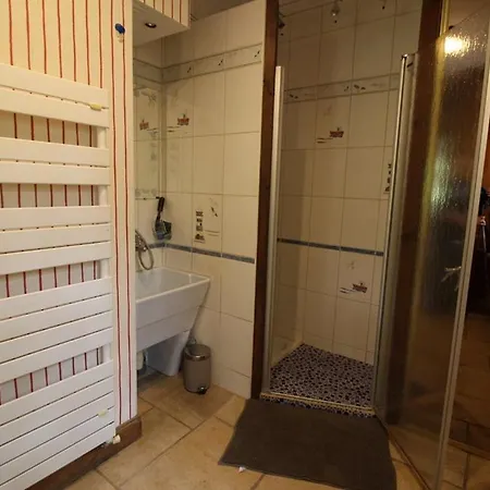 Annonce Professionnelle. Jolie Maison De 4 Avec Jardin A Proximite De La Plage, Pour 8 Personnes. Wifi *