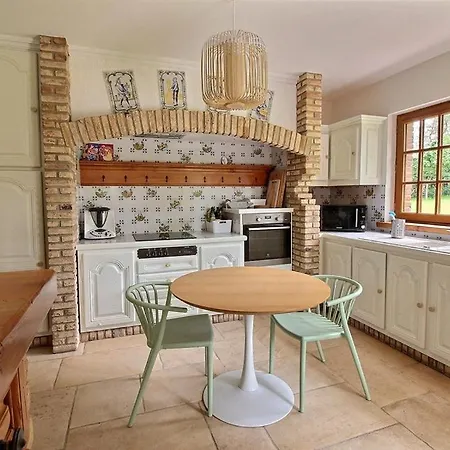 Вилла Annonce Professionnelle. Jolie Maison De 4 Avec Jardin A Proximite De La Plage, Pour 8 Personnes. Wifi *